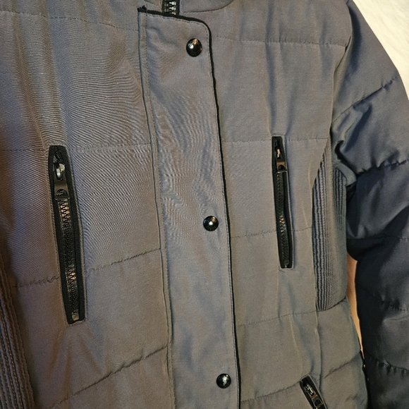 Guess Women's Gray Puffer Coat (NWOT) - Picture 8 of 11